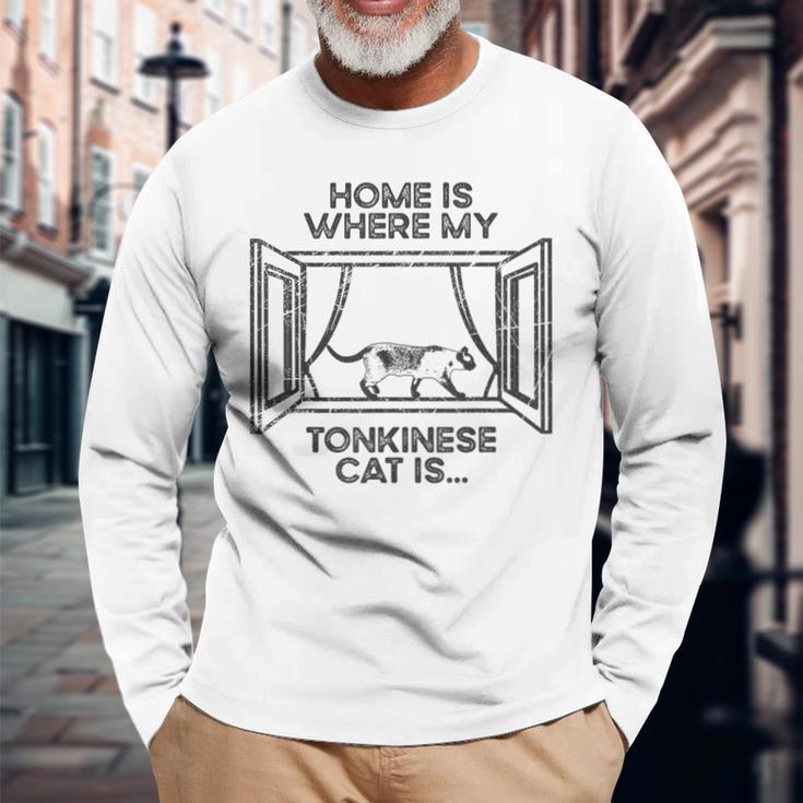 ホーム・ホウェア・マイ・キャット・イズ-ママ・ダッド・トンキニーズ・キャット 長袖Tシャツ 高齢者への贈り物