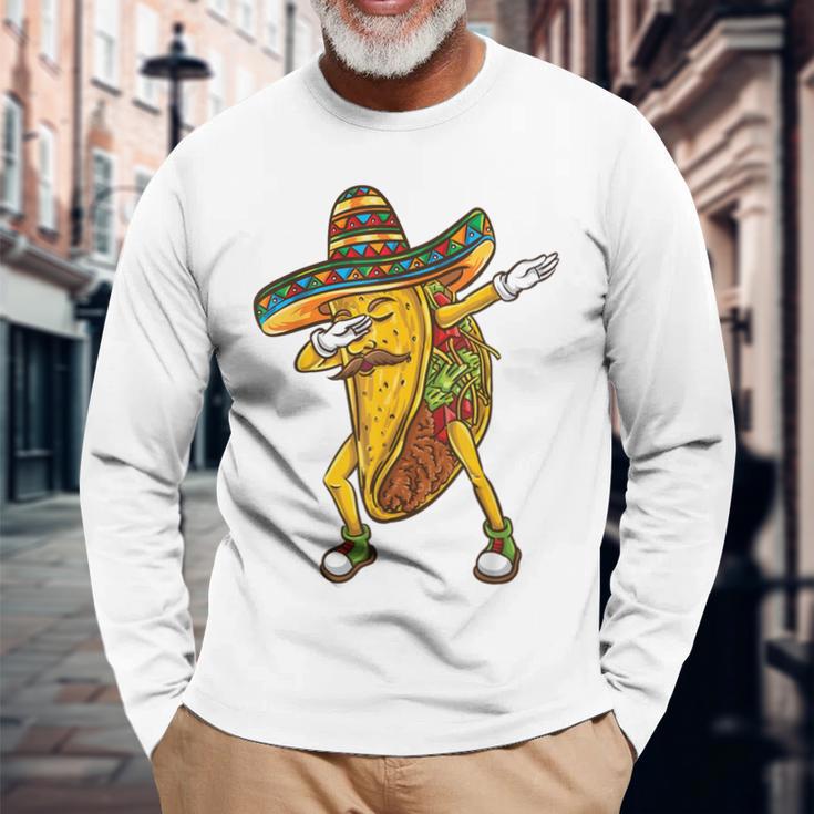 メキシコのタコスをダビングする Cinco De Mayo 長袖Tシャツ 高齢者への贈り物