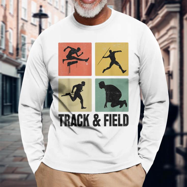 レトロな陸上競技選手。 長袖Tシャツ 高齢者への贈り物