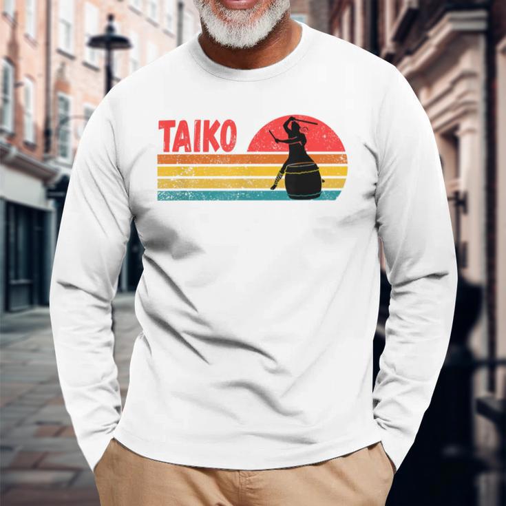 ヴィンテージサンセット太鼓ドラマー 長袖Tシャツ 高齢者への贈り物