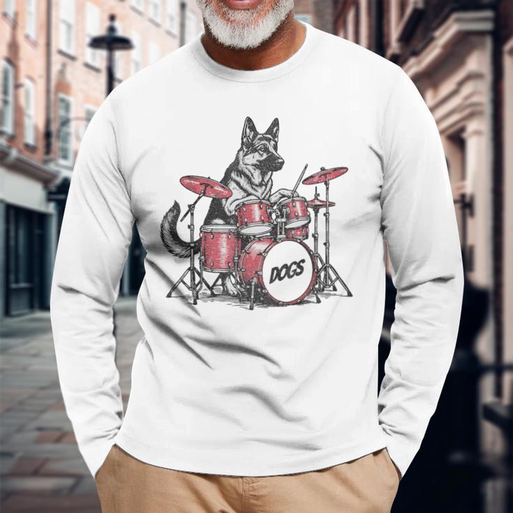 ヴィンテージジャーマンシェパード犬の演奏ドラム。 長袖Tシャツ 高齢者への贈り物