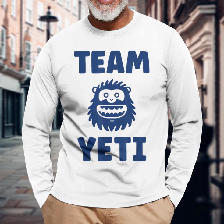 野獣のイエティ 忌まわしい雪だるまのユーモア 私はイエティが大好き Team Yeti 長袖Tシャツ 高齢者への贈り物