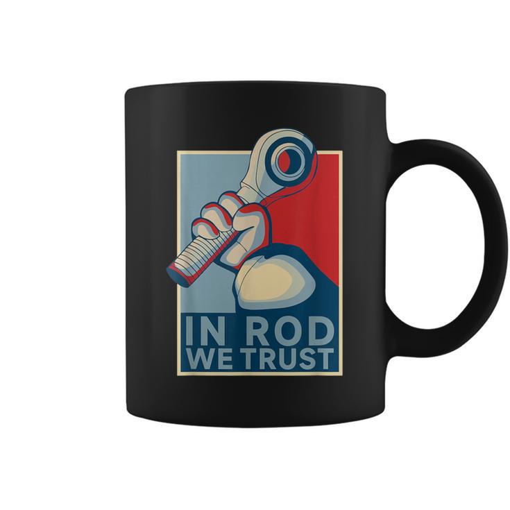 In Rod We Trust-ハイムジョイントレースカーロッククローラー コーヒーマグ