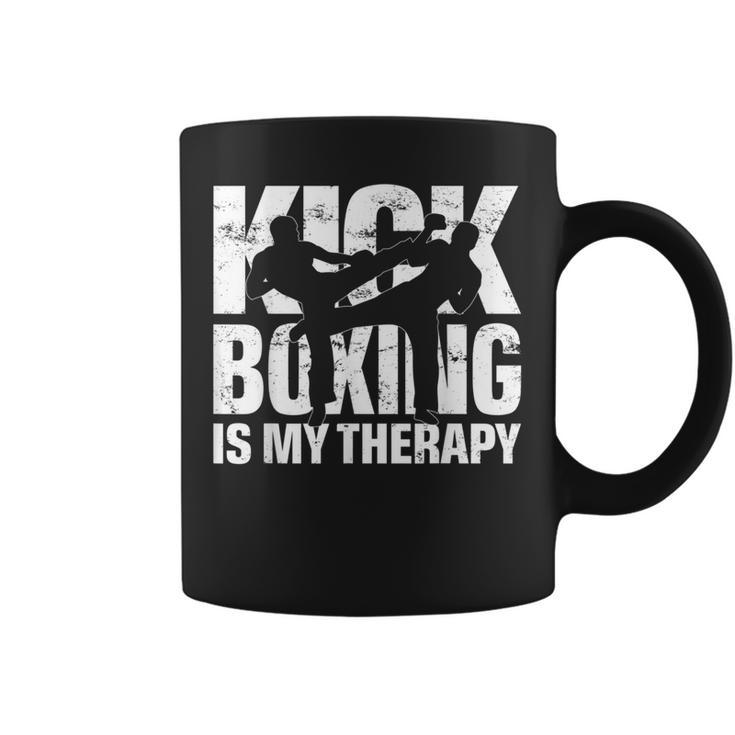 キックボクシングは私の治療法、キックボクシングの試合モチーフのキックボクサー コーヒーマグ