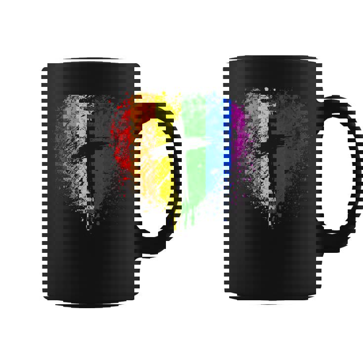 クロスのあるレインボー ハート、キリスト教の宗教的なゲイ プライド コーヒーマグ