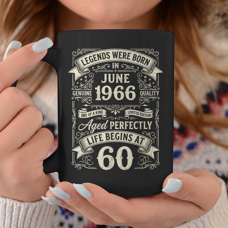1966年6月生まれのヴィンテージ60歳の誕生日レジェンド。 コーヒーマグ 面白い贈り物