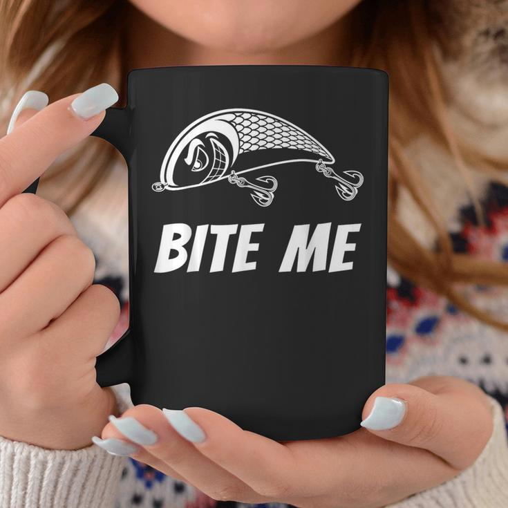 Bite Me フィッシングルアー グラフィックイメージ スカル フィッシュ スケルトン メンズ コーヒーマグ 面白い贈り物