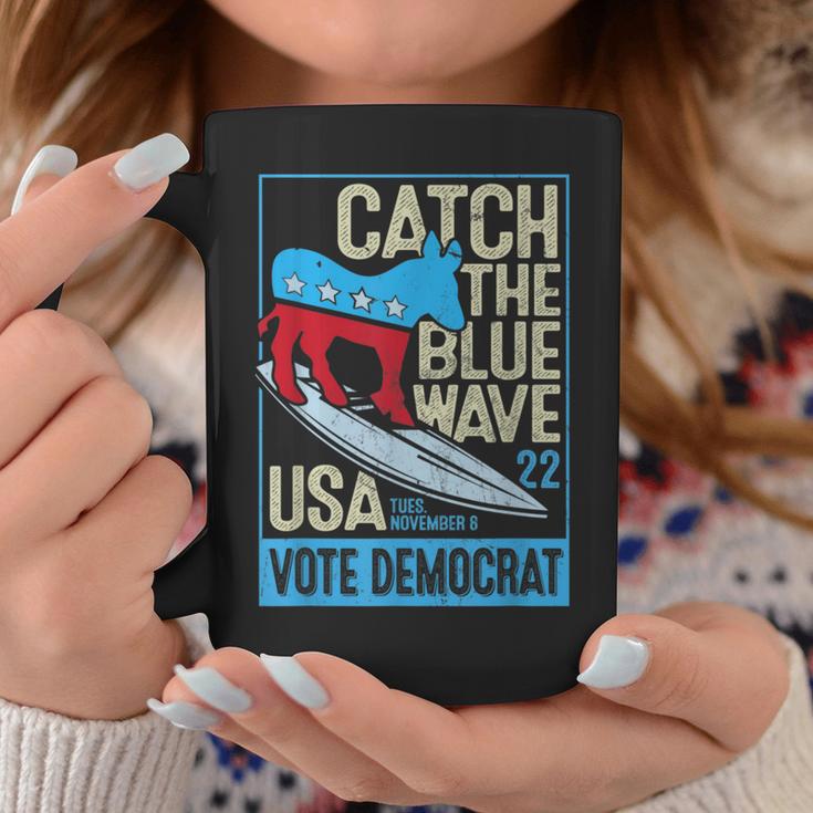 Catch The Blue Waveurfing Democrat Donkey Midterm Election コーヒーマグ 面白い贈り物