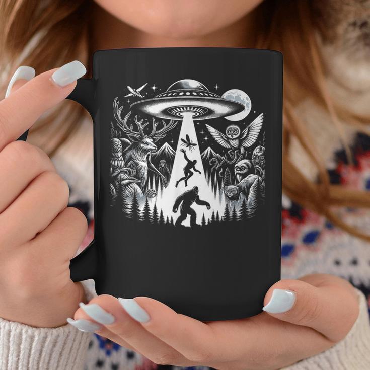 Cryptid Monsters ビッグフット Mothman Dogman Moon Cryptozoology コーヒーマグ 面白い贈り物
