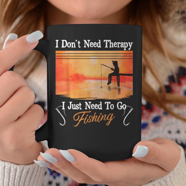 I Don't Need Therapy I Just Need Fishing コーヒーマグ 面白い贈り物