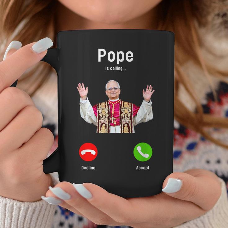 Pope Leo Xiv Is Calling Catholic Humor メンズ レディース コーヒーマグ 面白い贈り物
