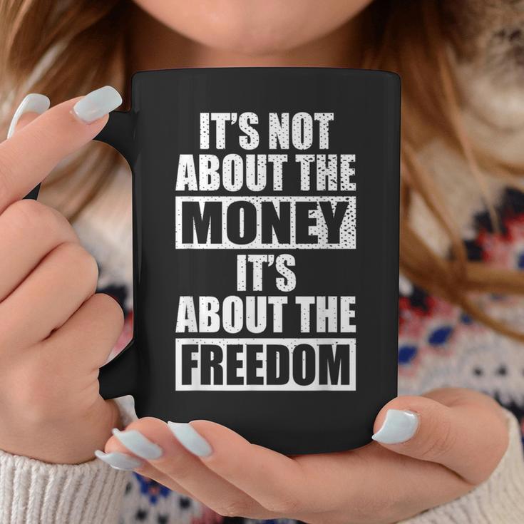 It's Not About Money It's About Freedom お金ではなく、自由を手に入れるために コーヒーマグ 面白い贈り物
