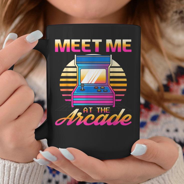 Meet Me At The Arcade Gameraporwave レトロビデオゲーム ゲーマービデオゲーム コーヒーマグ 面白い贈り物