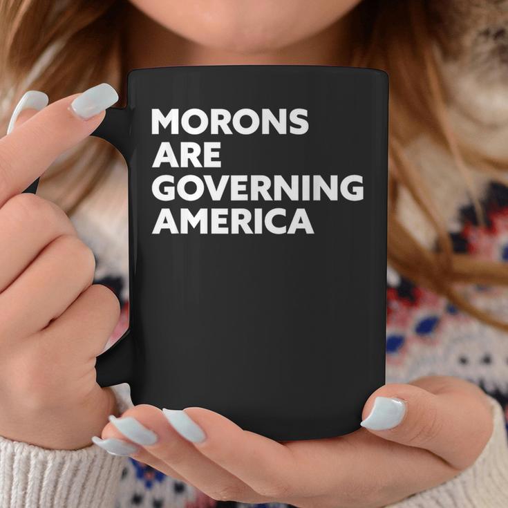 Morons Are Governing America コーヒーマグ 面白い贈り物
