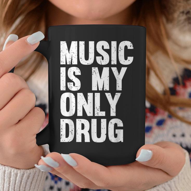 Music Is My Only Drug グラフィックプリント コーヒーマグ 面白い贈り物