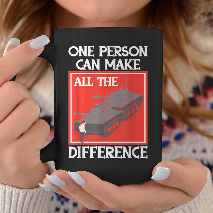 One Person Can Make A Difference Tiananmen タンクマン コーヒーマグ 面白い贈り物