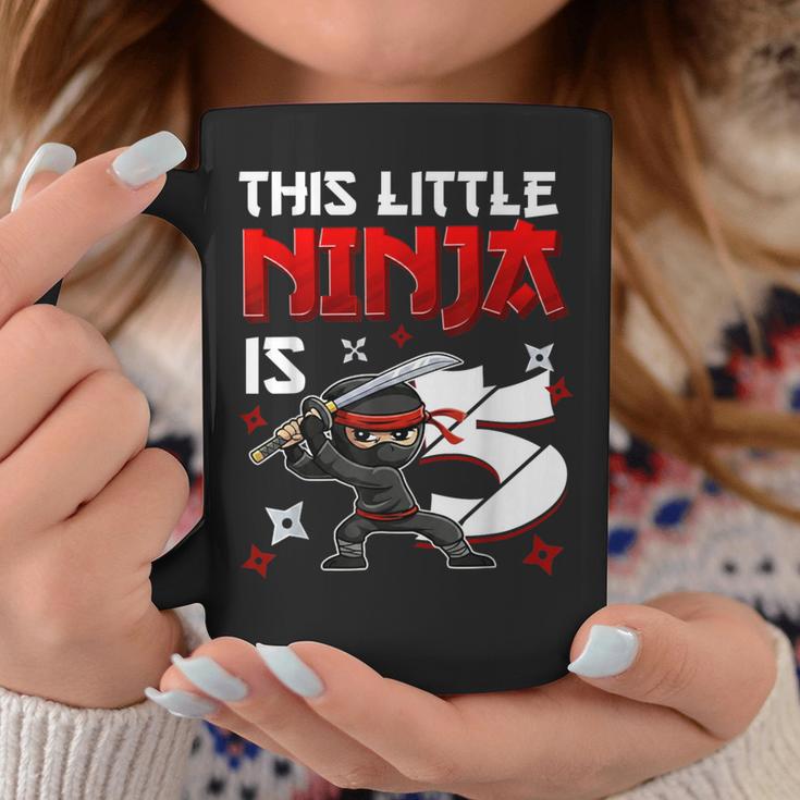 This Little Ninja Is 5歳 5歳の誕生日 忍者 男の子 キッズ コーヒーマグ 面白い贈り物