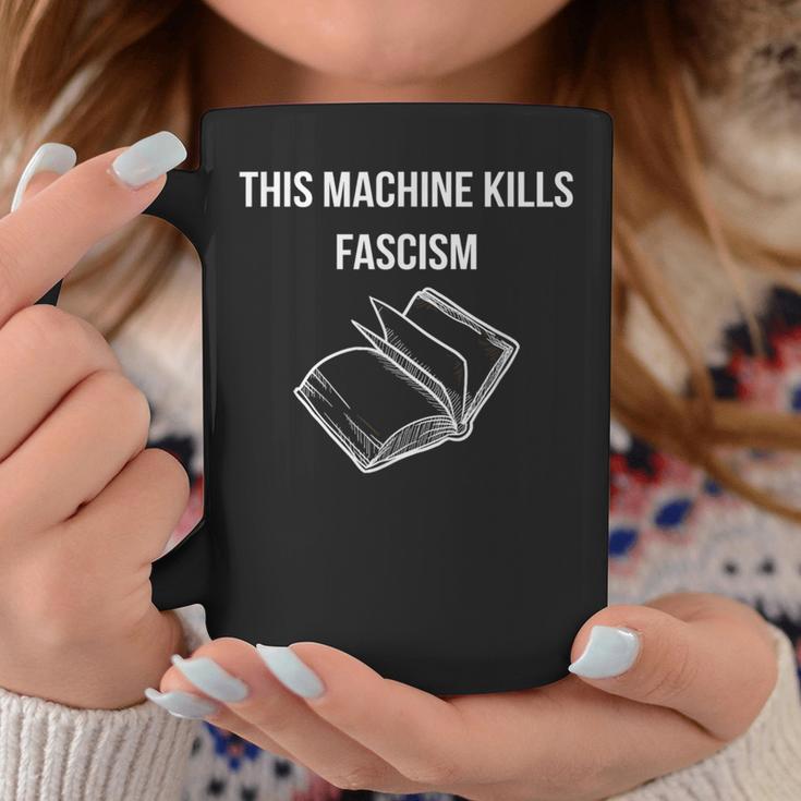 This Machine Kills Fascism 本読書 反トランプ コーヒーマグ 面白い贈り物