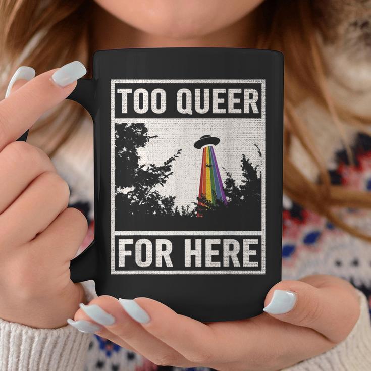 Too Queer For Here シャツ Gay Pride Alien Ufo コーヒーマグ 面白い贈り物