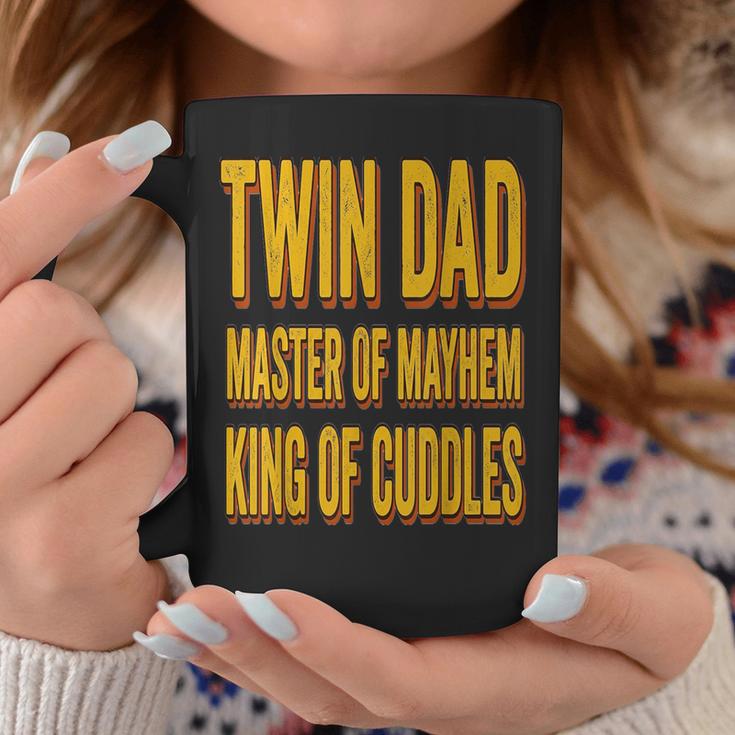 Twin Dad 父の日 ツインダッド メイヘムのマスター 抱きしめる王様 コーヒーマグ 面白い贈り物