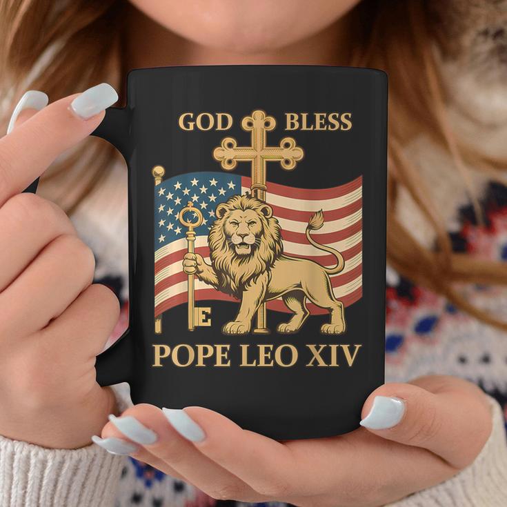 Vatican Pope Leo Xiv God Bless Pope Leo Xiv コーヒーマグ 面白い贈り物