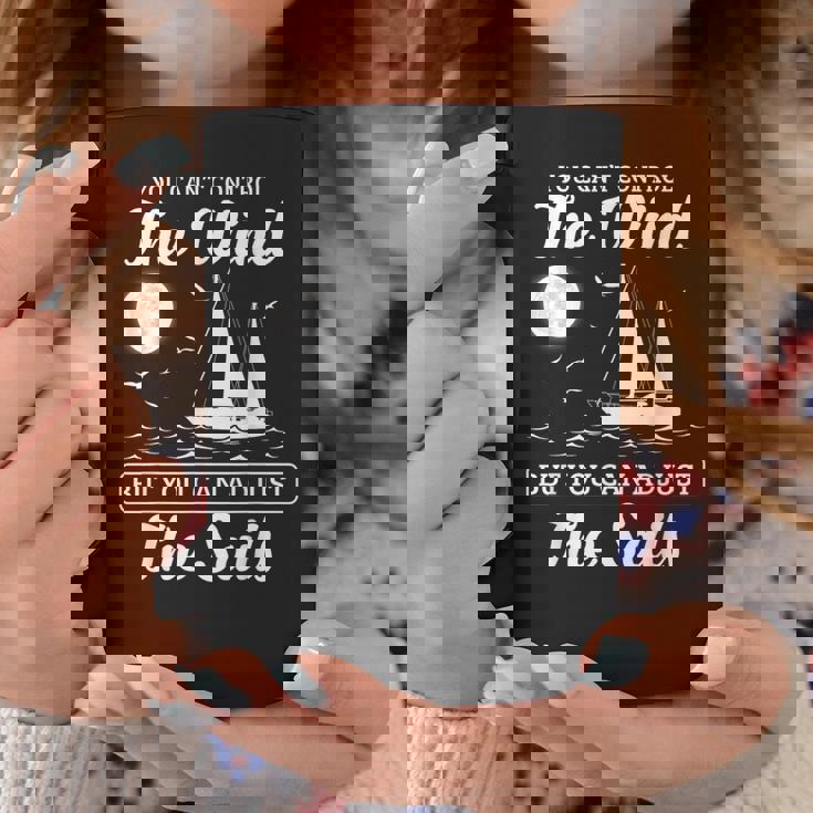 インスピレーションを与えるセーリングの引用句 航海風と帆のデザイン。 コーヒーマグ 面白い贈り物