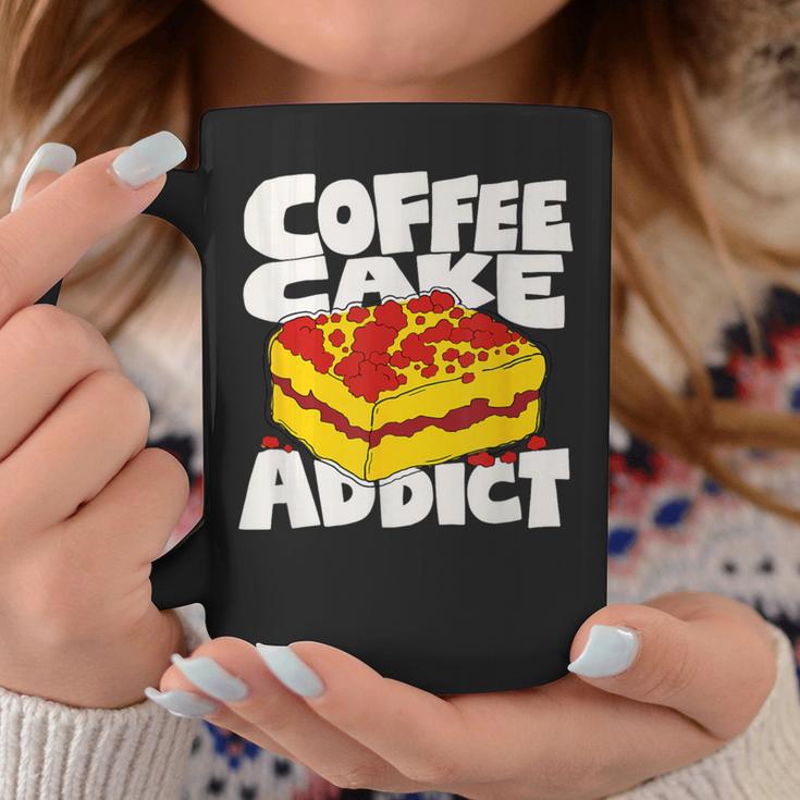 コーヒーケーキ好きのレトロなグラフィック。 コーヒーマグ 面白い贈り物