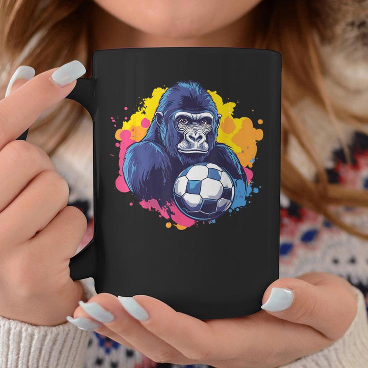 ゴリラ サッカーボール 鮮やかな色 コーヒーマグ 面白い贈り物
