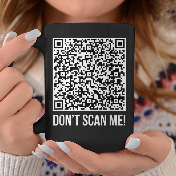 スキャンしないで！Qr スキャン・ミー・ジョーク・ファニー・ミドル・フィンガー コーヒーマグ 面白い贈り物