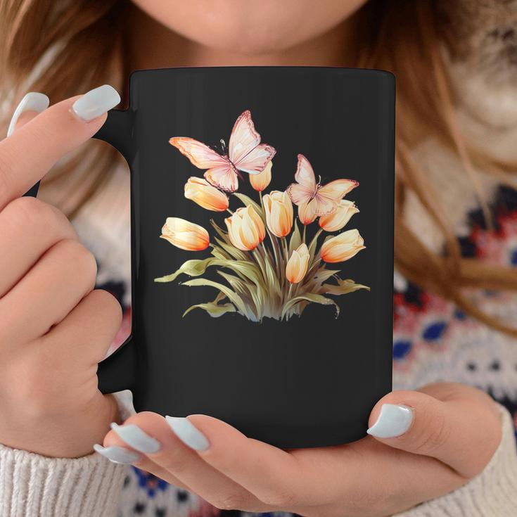 チューリップと蝶の花のデザイン。 コーヒーマグ 面白い贈り物