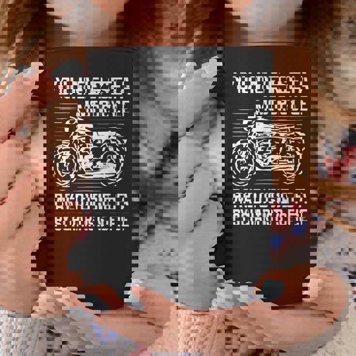 精神科医の外にバイクが停まっているのを見たことはありません コーヒーマグ 面白い贈り物