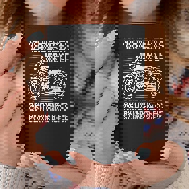 精神科医の外にバイクが停まっているのを見たことはありません 長袖tシャツ コーヒーマグ 面白い贈り物