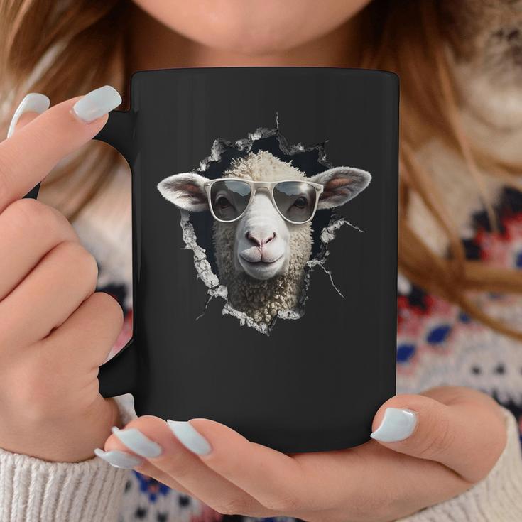 羊が穴から覗いています 農夫 羊飼い 飼い Coolheep Portrait コーヒーマグ 面白い贈り物
