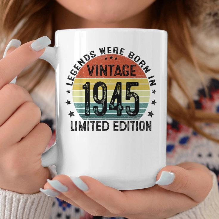 79歳ギフトtシャツ 1945年のベスト・オブ・レジェンド 1945年に誕生 コーヒーマグ 面白い贈り物