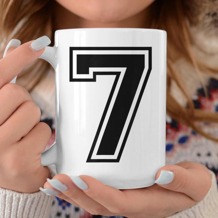 7歳の誕生日おめでとうのツインデーのためのナンバー7ジャージ。 コーヒーマグ 面白い贈り物