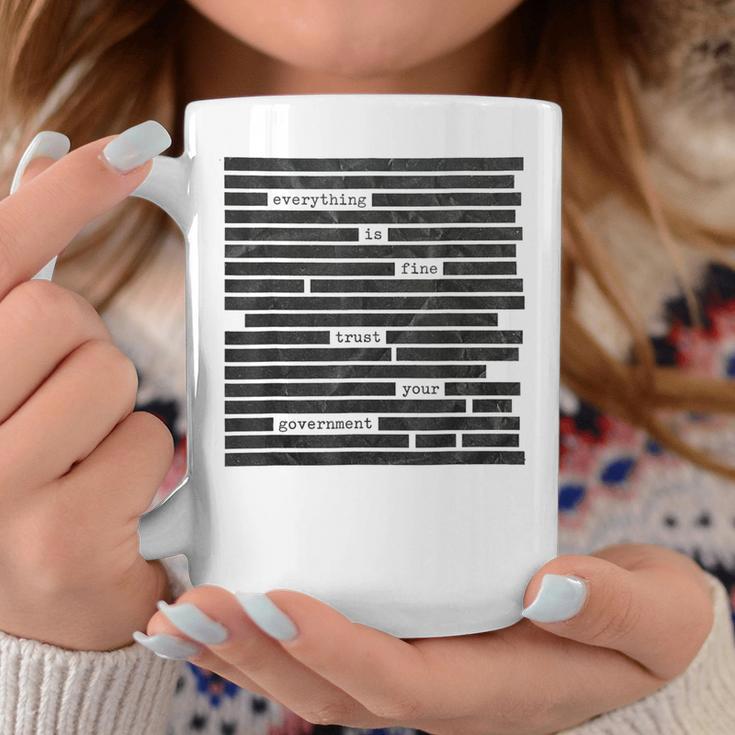Everything Is Fine Trust Your Government 2026 コーヒーマグ 面白い贈り物