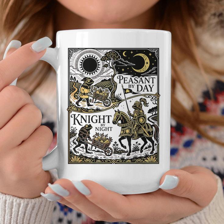 Peasant By Day Knight By Night ルネッサンスフェア ファニー カエル コーヒーマグ 面白い贈り物