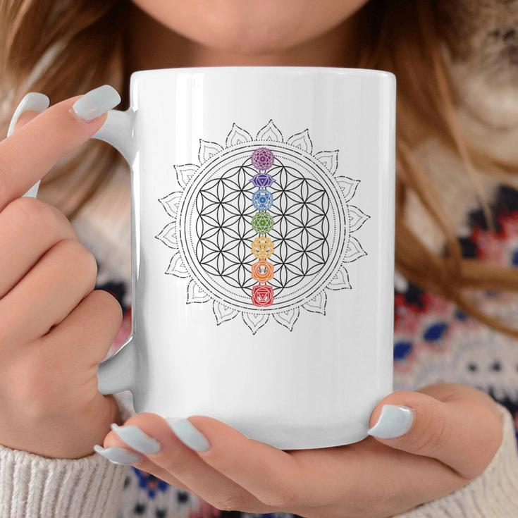 チャクラのシンボルと生命の花、神聖な幾何学曼荼羅。 コーヒーマグ 面白い贈り物