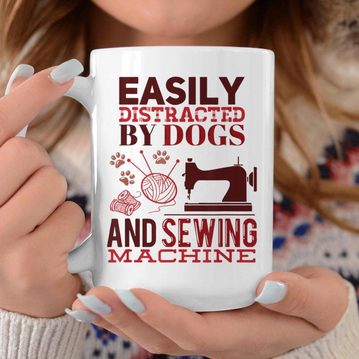 犬やミシンに気を取られやすい おもしろ裁縫 コーヒーマグ 面白い贈り物