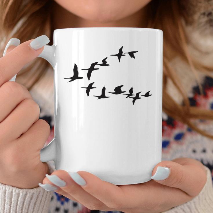 飛ぶ鳥の群れ 長袖tシャツ コーヒーマグ 面白い贈り物