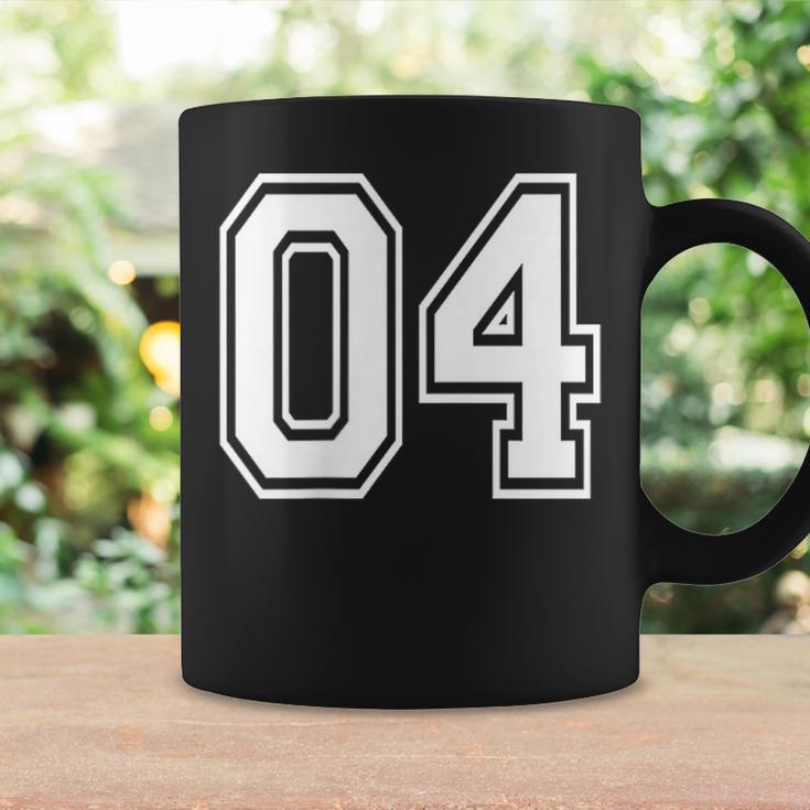 04番のスポーツチームスタイル。ホワイト。 コーヒーマグ ギフトのアイデア