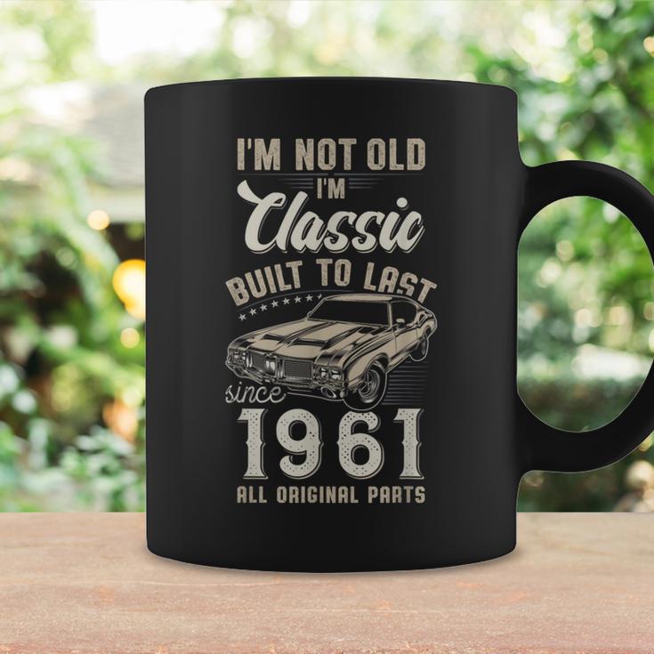 65歳の誕生日 1961年生まれのクラシックカー コーヒーマグ ギフトのアイデア