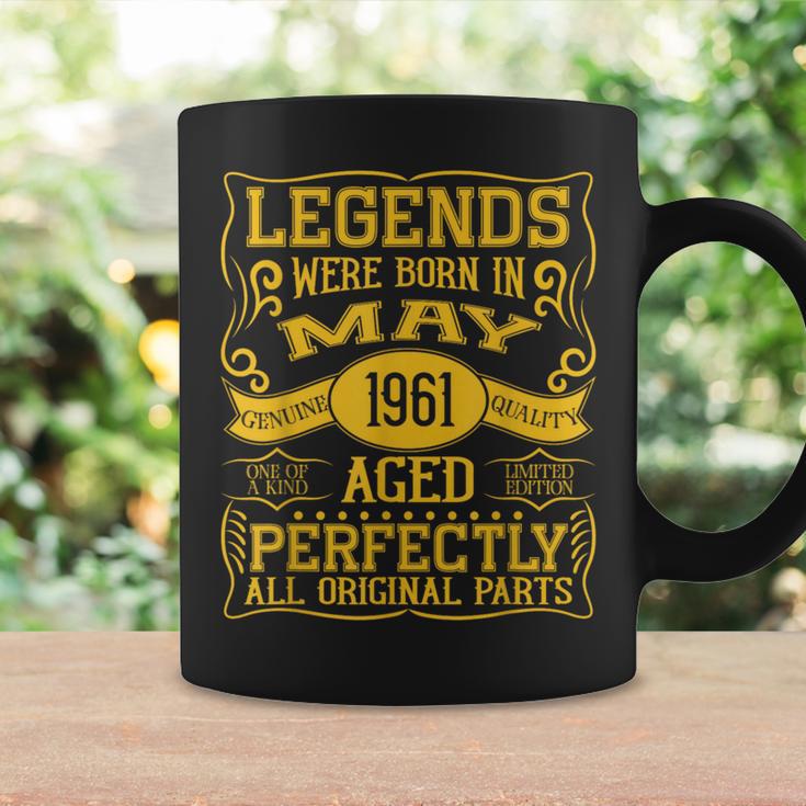 65歳の誕生日伝説は1961年5月に誕生しました。 コーヒーマグ ギフトのアイデア