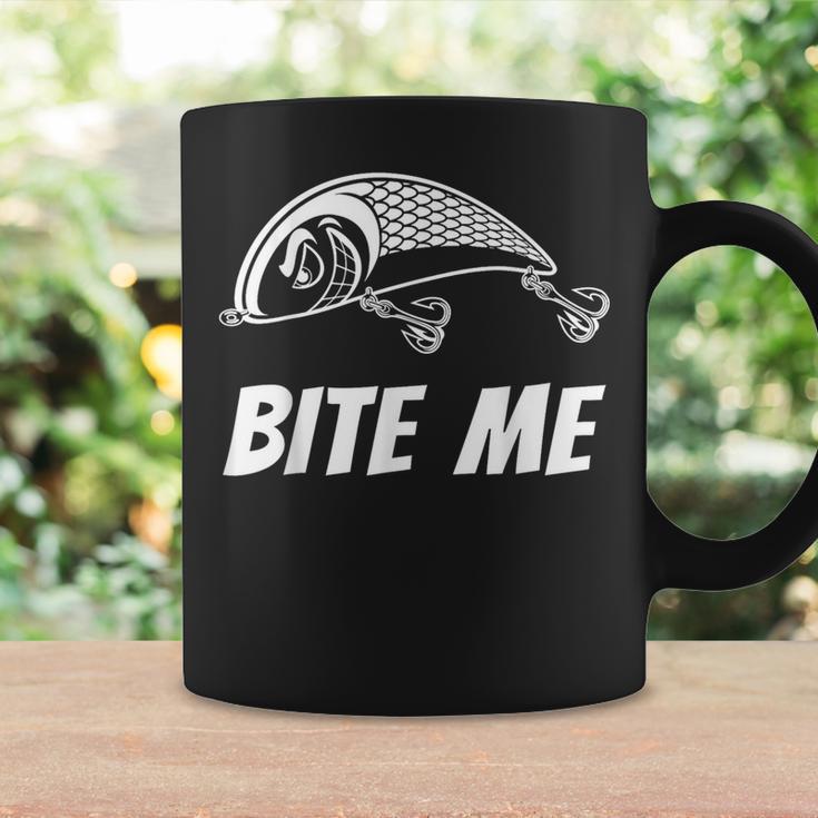 Bite Me フィッシングルアー グラフィックイメージ スカル フィッシュ スケルトン メンズ コーヒーマグ ギフトのアイデア