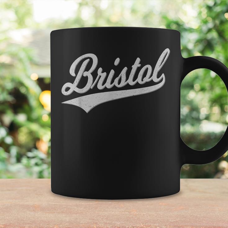Bristol バーシティ スクリプト アスレチック スポーツ ジャージスタイル コーヒーマグ ギフトのアイデア