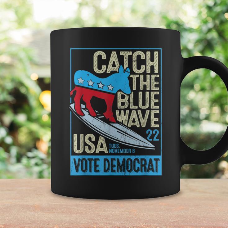Catch The Blue Waveurfing Democrat Donkey Midterm Election コーヒーマグ ギフトのアイデア
