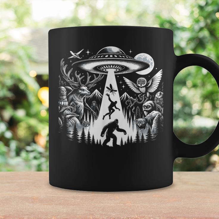 Cryptid Monsters ビッグフット Mothman Dogman Moon Cryptozoology コーヒーマグ ギフトのアイデア