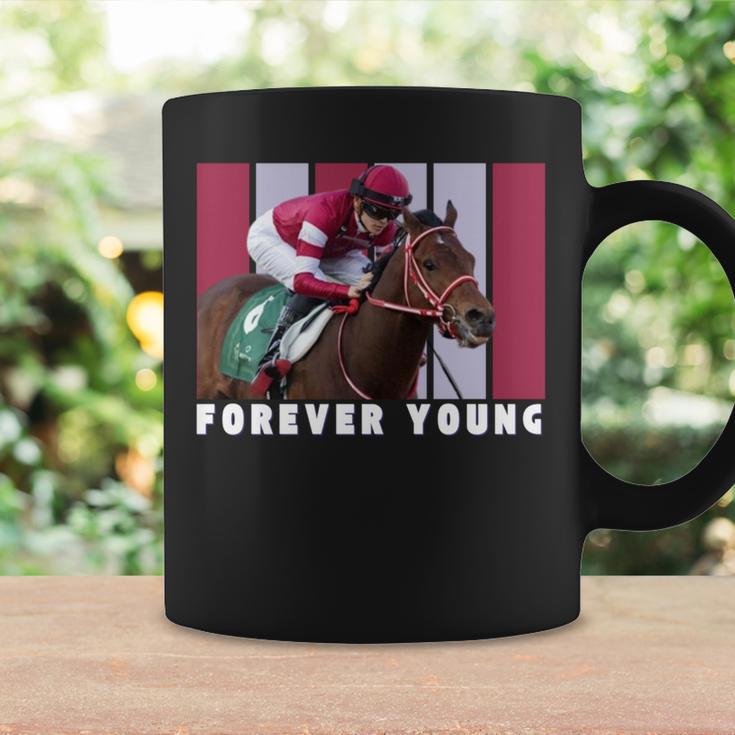 Forever Young Horse、競馬、デルマール、サンタアニタ 長袖tシャツ コーヒーマグ ギフトのアイデア