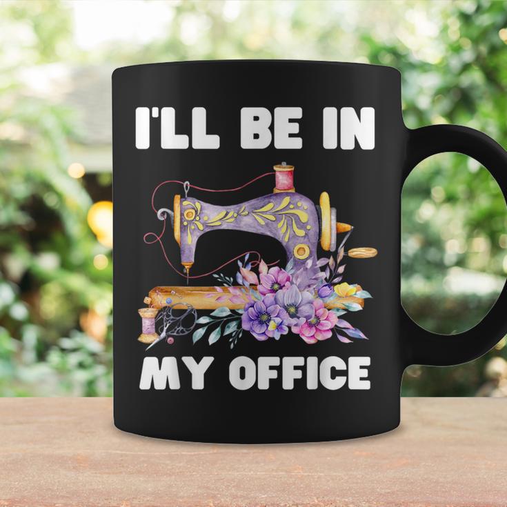 I'll Be In My Office おもしろヴィンテージフローラルミシン コーヒーマグ ギフトのアイデア