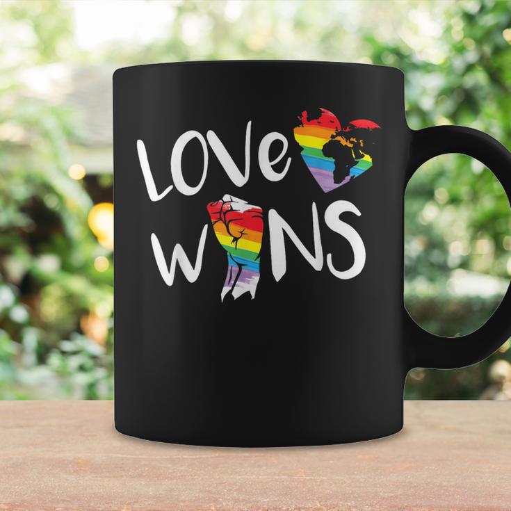 Love Wins Raised Fist Lgbt Lgbtq プライド アウェアネス レインボー コーヒーマグ ギフトのアイデア